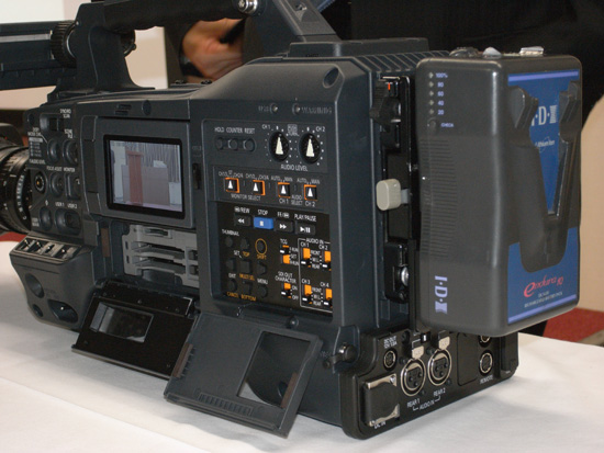 P2の新世代ショルダーカメラAG-HPX305は3月発売 | VIDEO SALON