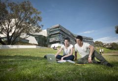 メルボルンのビクトリア大学、 オーストラリア初の認定DaVinci Resolveトレーナーに