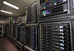 レスパスビジョン、NEWSのコンサートの収録に71台のHyperDeck Studio Proを使用
