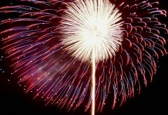 【Views】『高崎花火大会2018 Hasegawa』5分46秒〜盛大かつ華麗でありながらその姿を刻々と変えていく花火を新手の手法で描きあげる