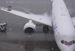 【Views】『Snow day at HANEDA』1分9秒〜1機の飛行機を安全に飛び立たせるまでの空港スタッフを追うミニドキュメント