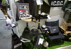 【CP＋2023】エツミ、キャンプ×カメラをイメージした新ブランド「CAM DE CAM」製品を展示