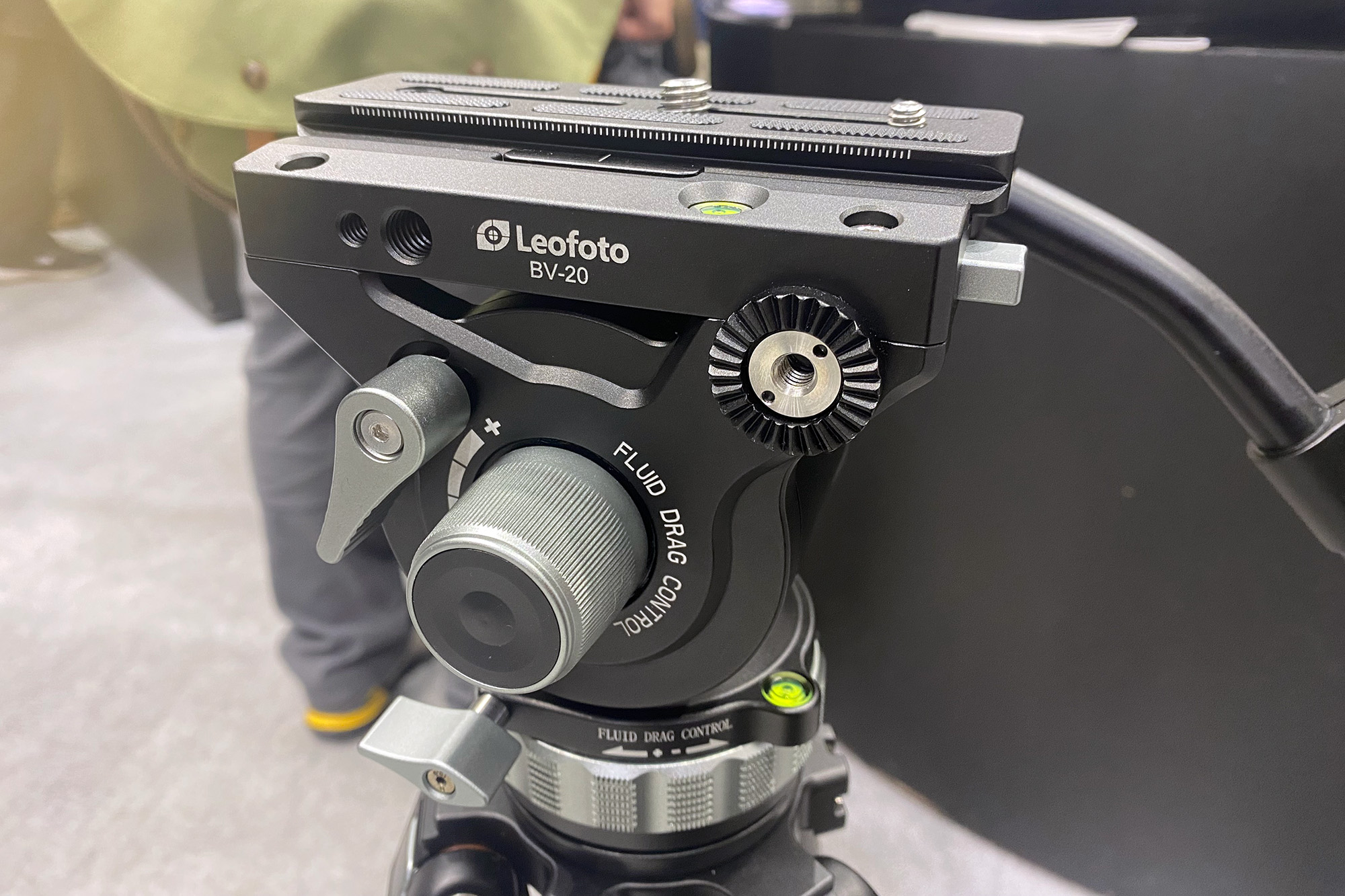 CP+2023】Leofotoで見かけた動画向け三脚は今年中に発売予定 | VIDEO