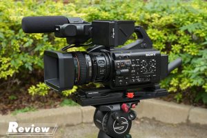 バリアングル液晶で自由な角度で撮影♪Nikon D5000 動画撮影も対応 バリアングル液晶モニターが動画撮影に威力、ニコンD5000 | VIDEO